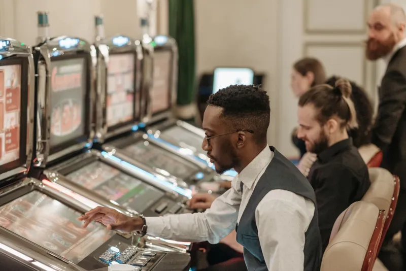 Checkout Lane vs. Casino Floor: Why Your Brain Pulls Dumb Stunts in Both Places (And How to Outsmart It)