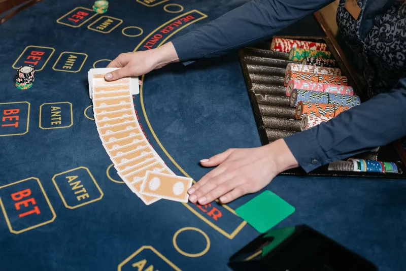 Flesh and Blood at the Felt: How Live Dealer Games Mess With Your Head (In Ways Slots Never Could)